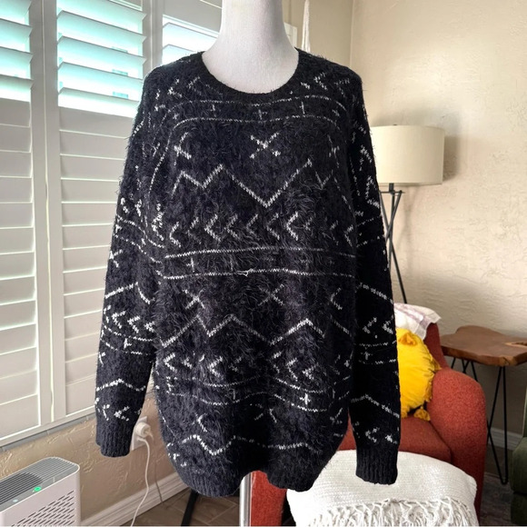 F21 black fuzzy oversized crew neck sweater - Picture 1 of 6